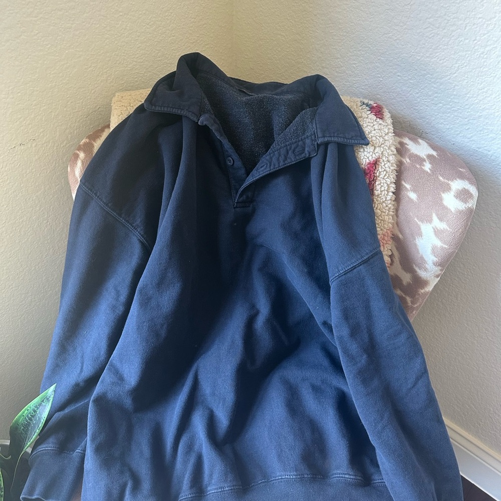 BRANDY MELVILLE COLLARED SWEATSHIRT NAVY